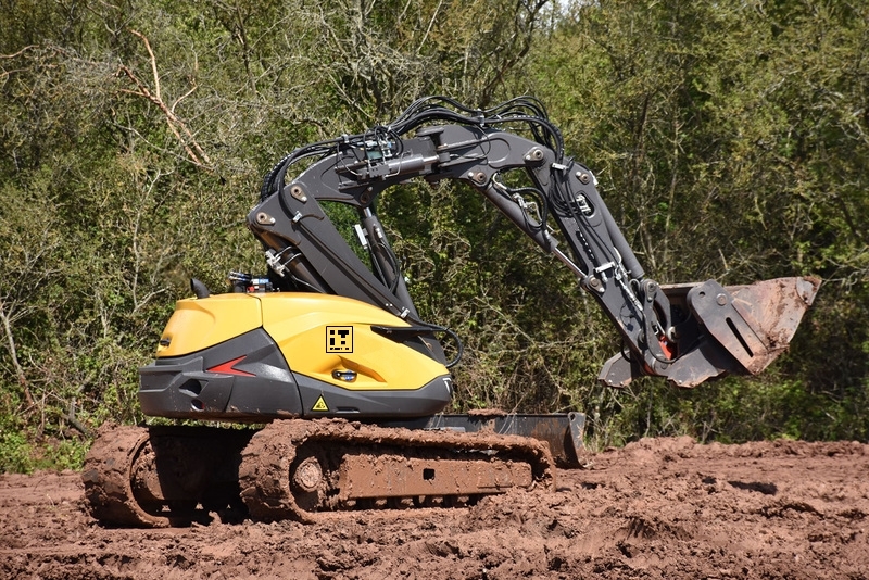 Демонтажная машина с дистанционным управлением IVANTECH UGV 4